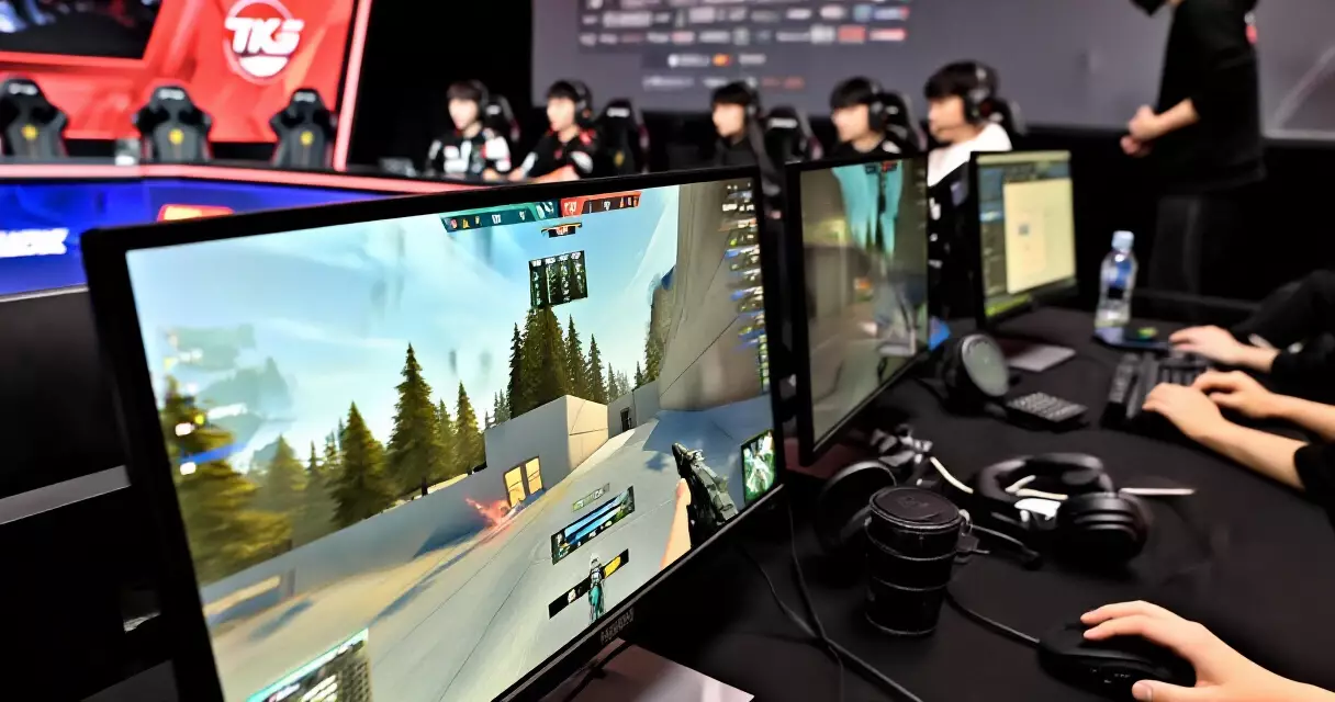 Professional esports broadcast desk with monitors and casters at a live CS2 event