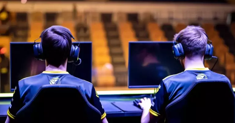Esports Team Jersey Suppliers and How Custom Hardware Sponsorships Work
